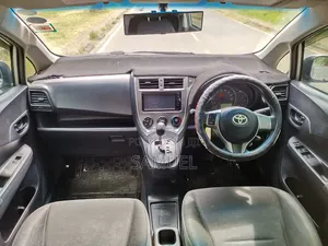 Toyota Ractis 2013 Silver