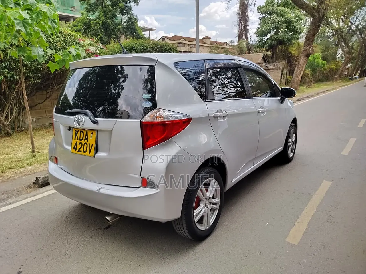 Toyota Ractis 2013 Silver