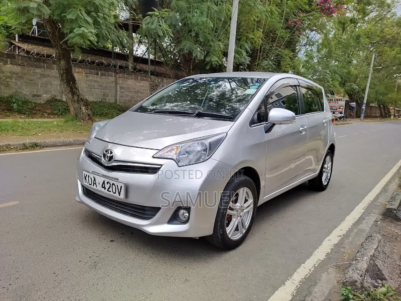 Toyota Ractis 2013 Silver