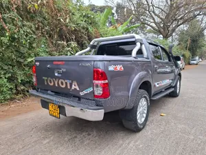 Toyota Hilux 3.0 D-4D 4x4 2015 Gray