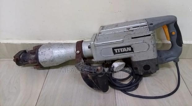 Ex-Uk Titan Electric Heavy-Duty Demolition Hammer