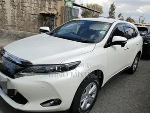 Toyota Harrier 2.0 2017 White
