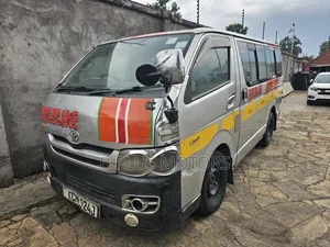 Toyota HiAce 2010 Silver