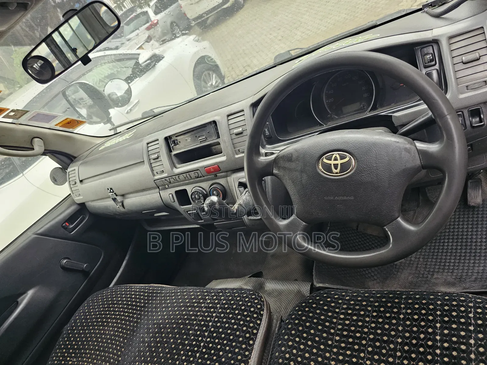 Toyota HiAce 2010 Silver