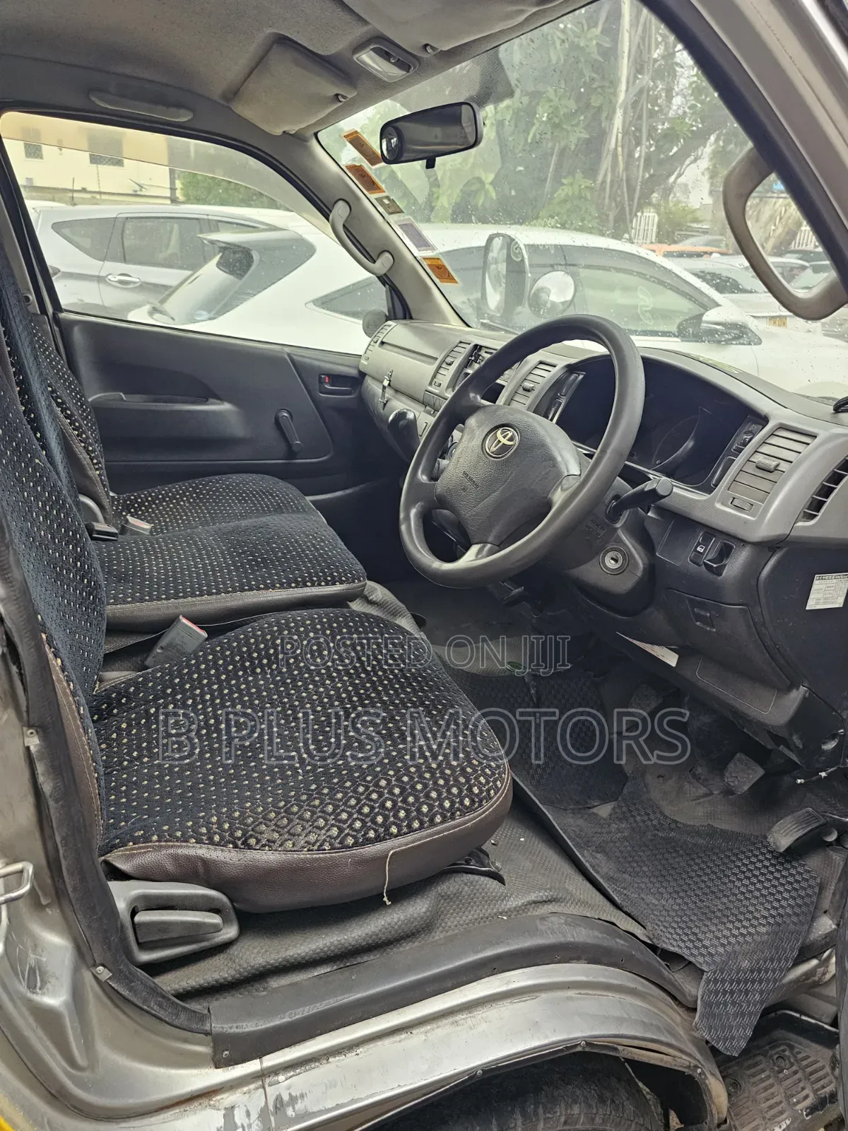 Toyota HiAce 2010 Silver