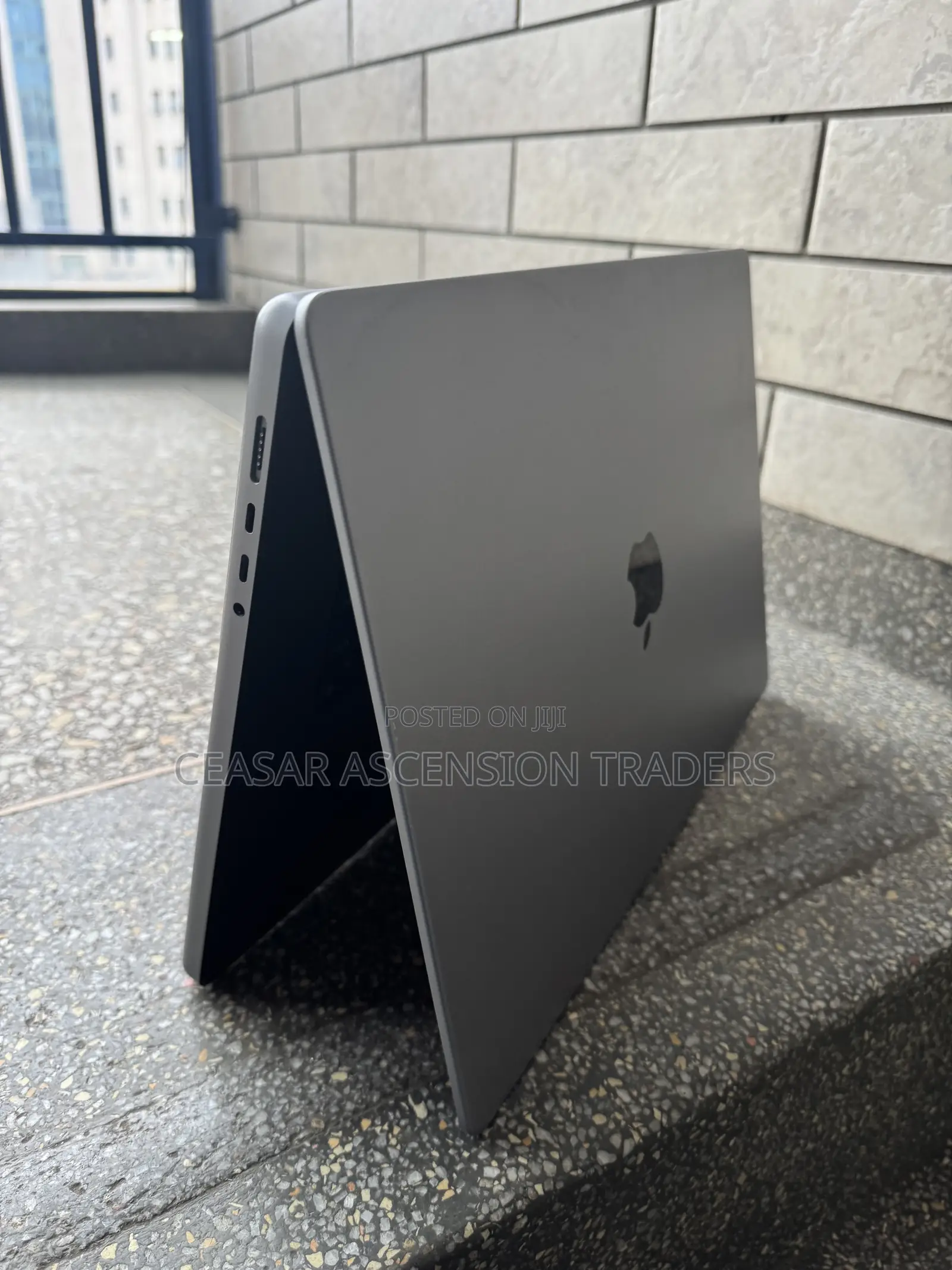 Laptop Apple MacBook Pro 2021 M1 32GB Apple M1 Pro SSHD (Hybrid) 512GB