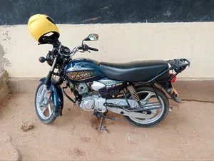 TVS HLX 125 2022 Gold