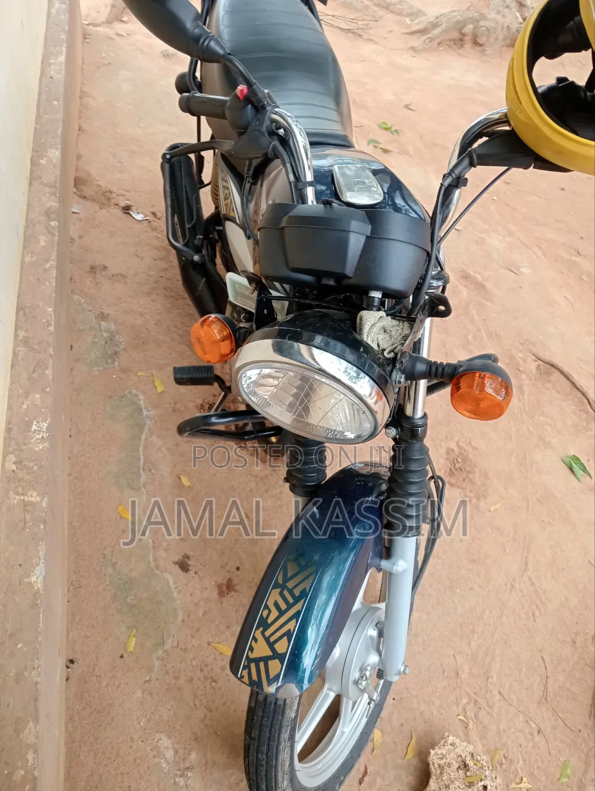 TVS HLX 125 2022 Gold