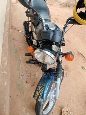 TVS HLX 125 2022 Gold