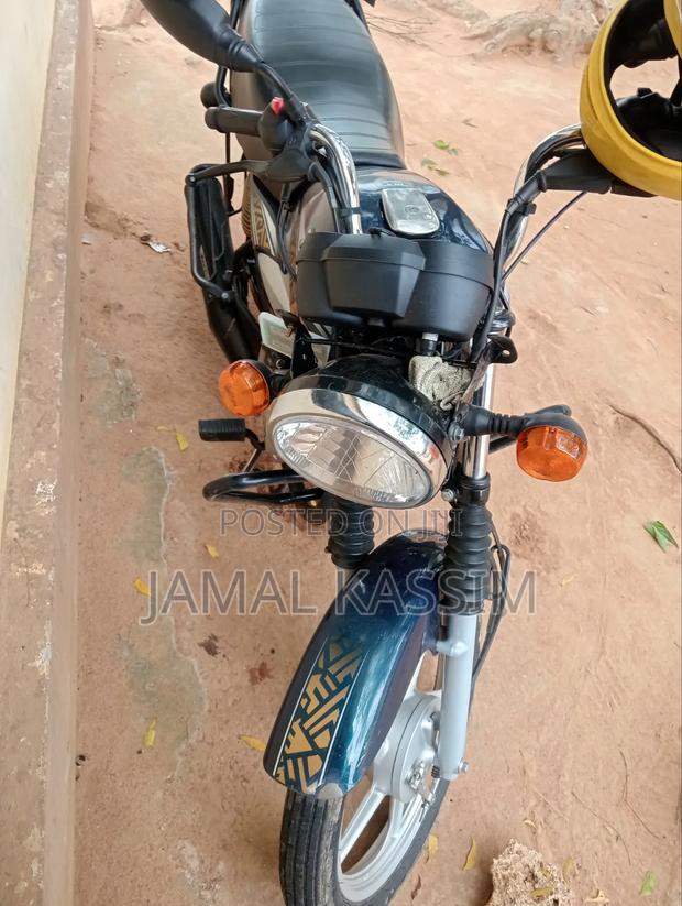 TVS HLX 125 2022 Gold - thumbnail 4