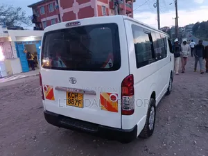 Toyota HiAce 2010 White