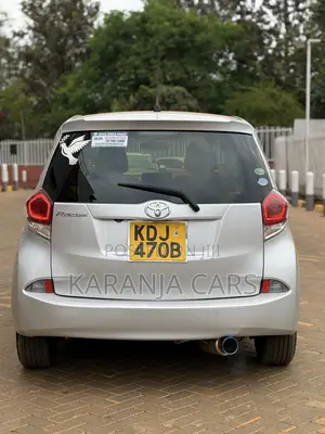 Toyota Ractis 1.5 FWD 2015 Silver