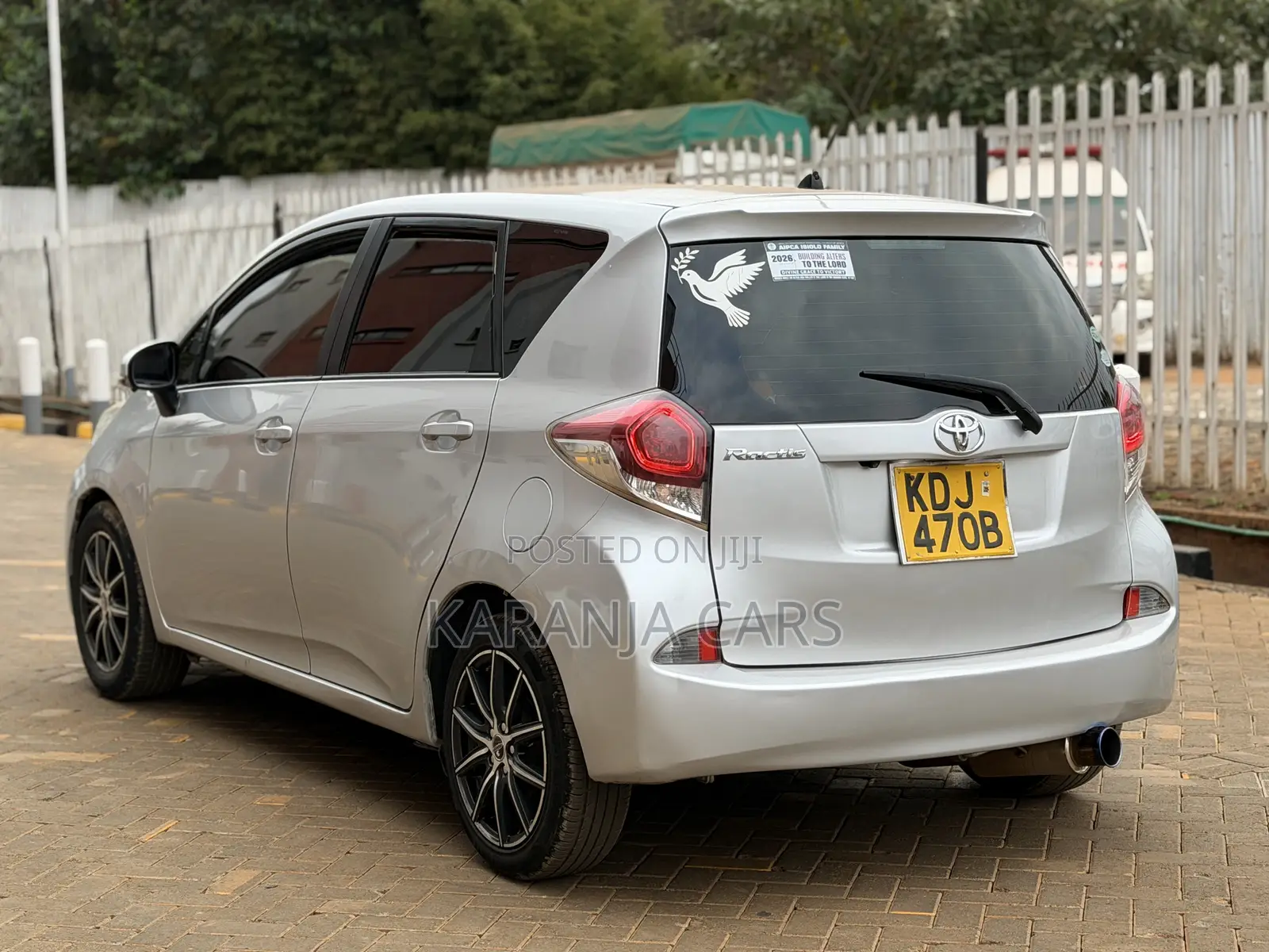 Toyota Ractis 1.5 FWD 2015 Silver