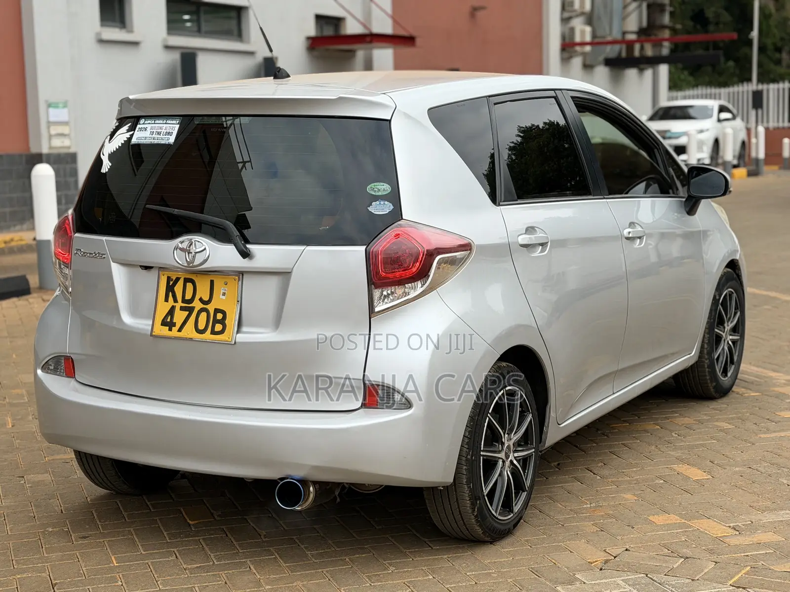 Toyota Ractis 1.5 FWD 2015 Silver
