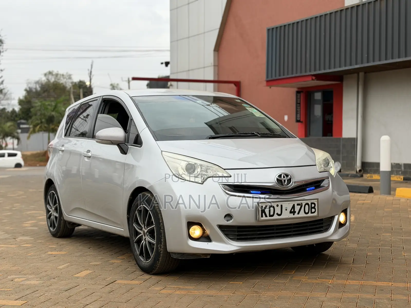 Toyota Ractis 1.5 FWD 2015 Silver