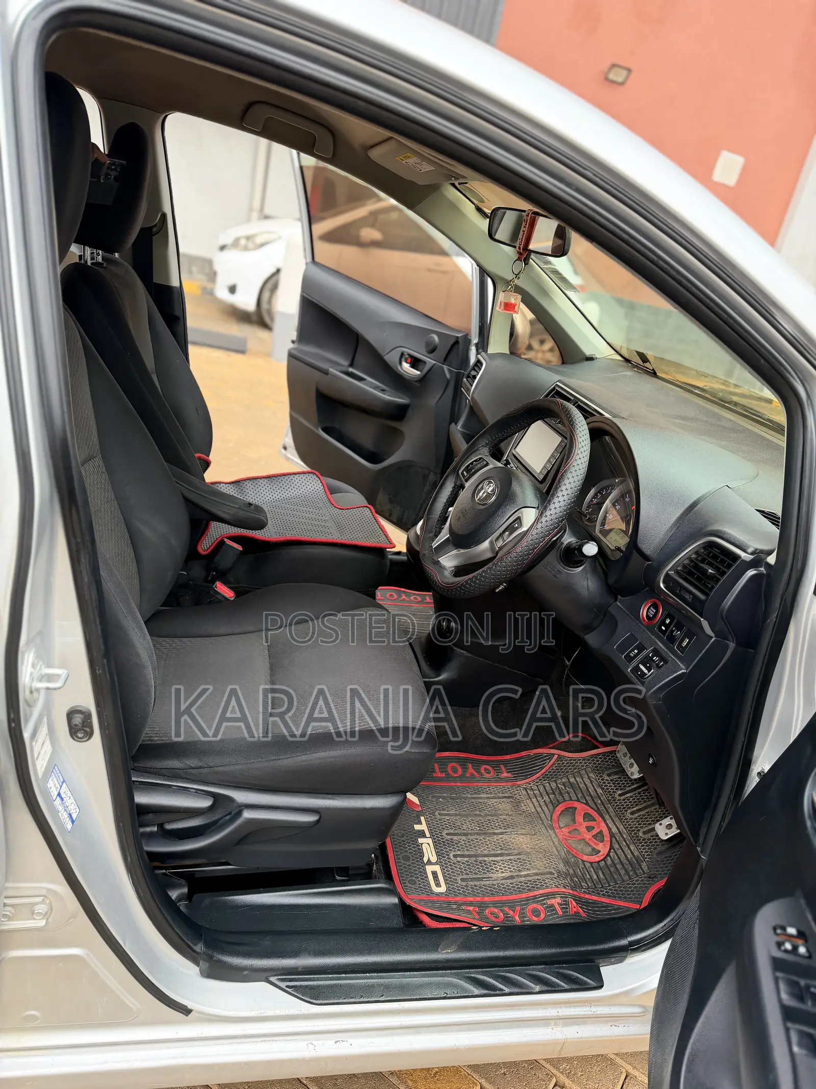 Toyota Ractis 1.5 FWD 2015 Silver