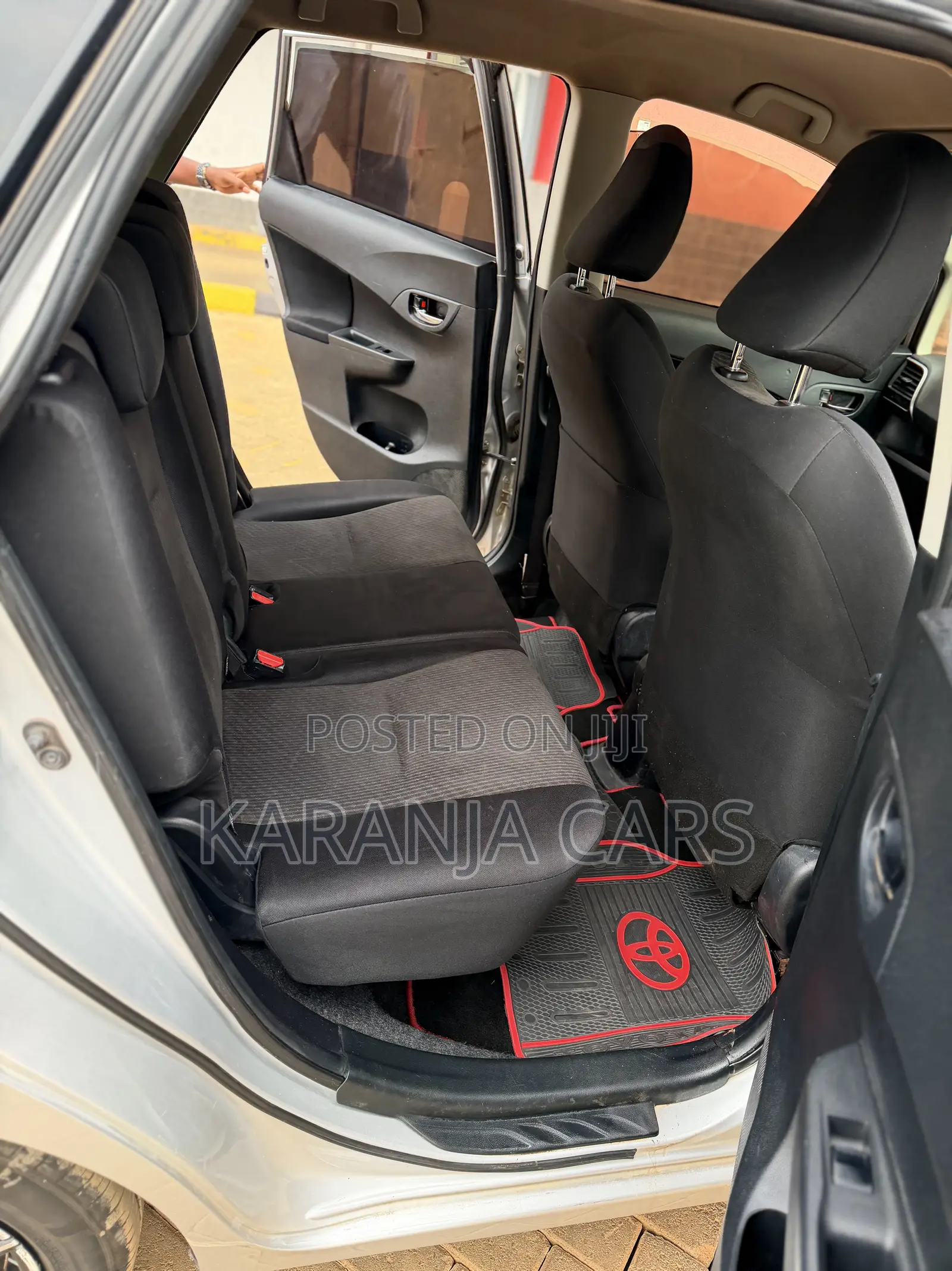 Toyota Ractis 1.5 FWD 2015 Silver