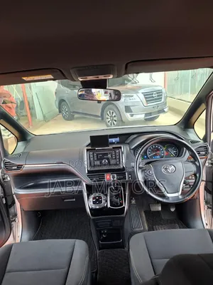 Toyota Esquire 2019 Silver