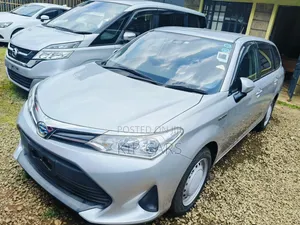 Toyota Corolla Fielder 1.5 Hybrid FWD 2018 Silver