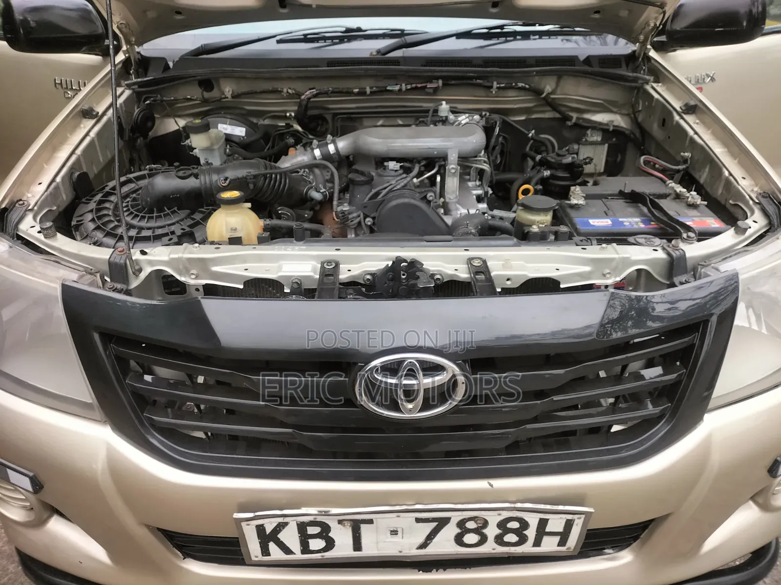 Toyota Hilux 2014 Gold