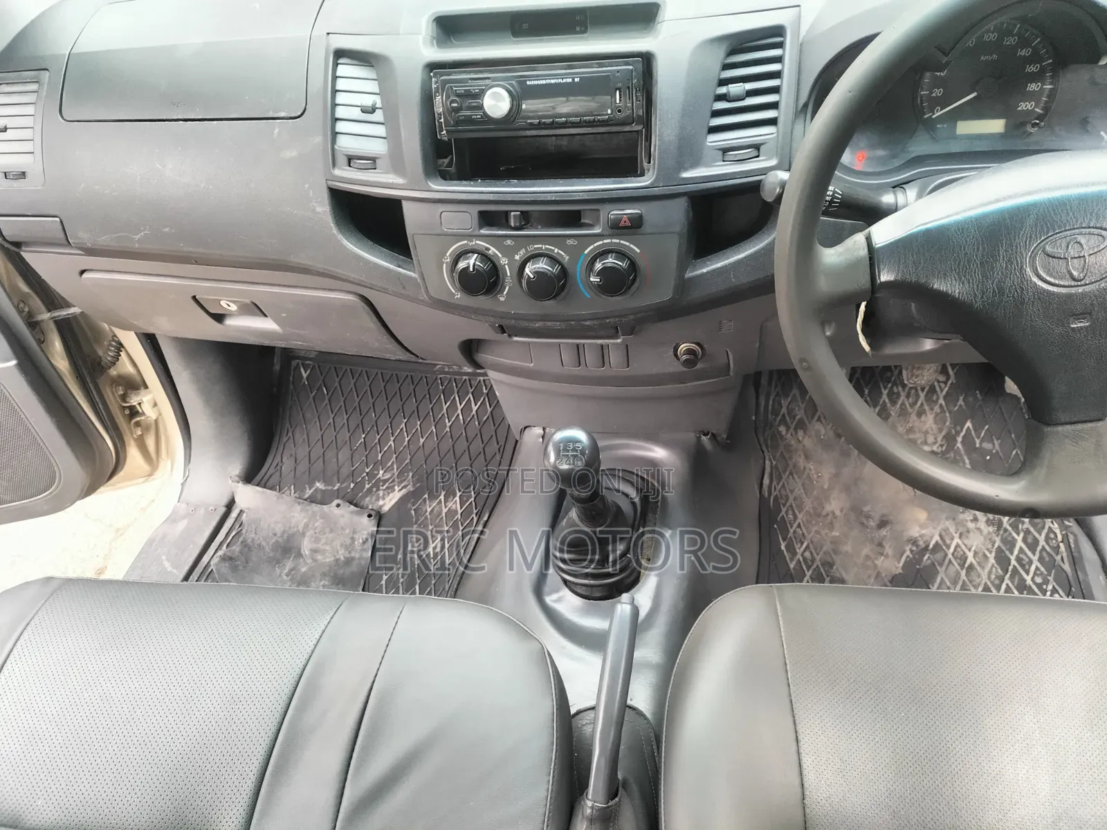 Toyota Hilux 2014 Gold