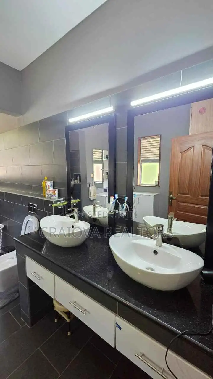 5bdrm Villa in Spring Valley for sale