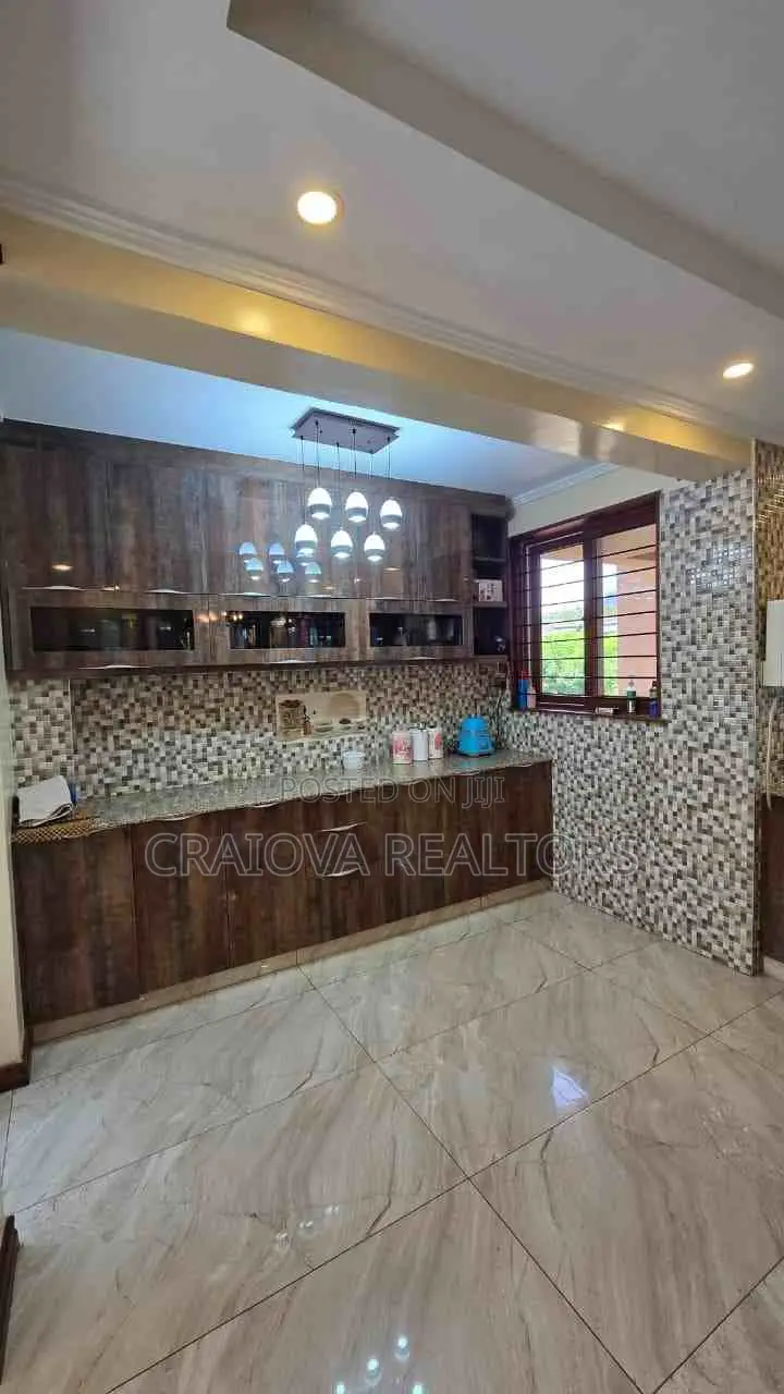5bdrm Villa in Spring Valley for sale