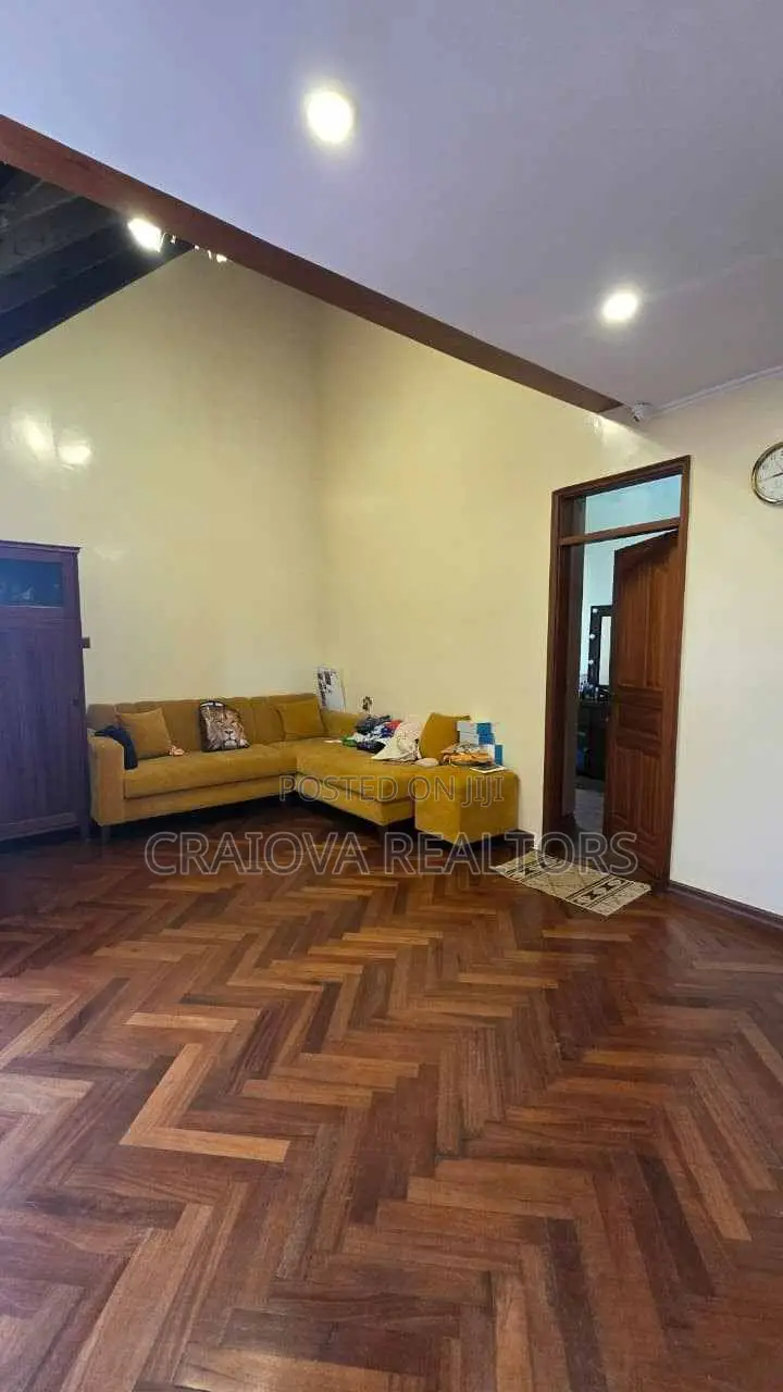 5bdrm Villa in Spring Valley for sale