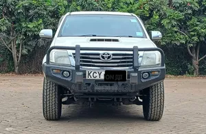 Toyota Hilux 2013 White