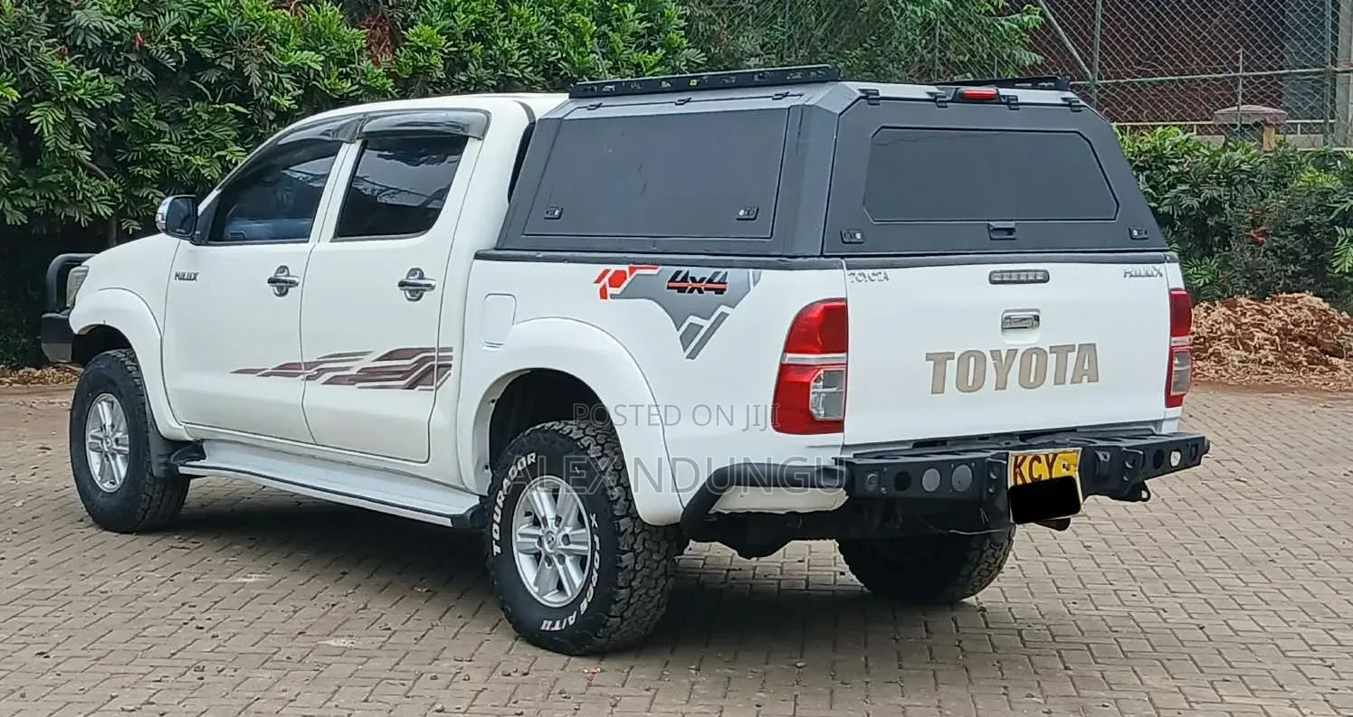 Toyota Hilux 2013 White