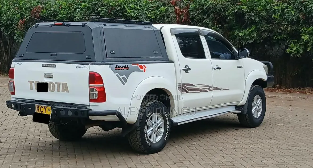 Toyota Hilux 2013 White