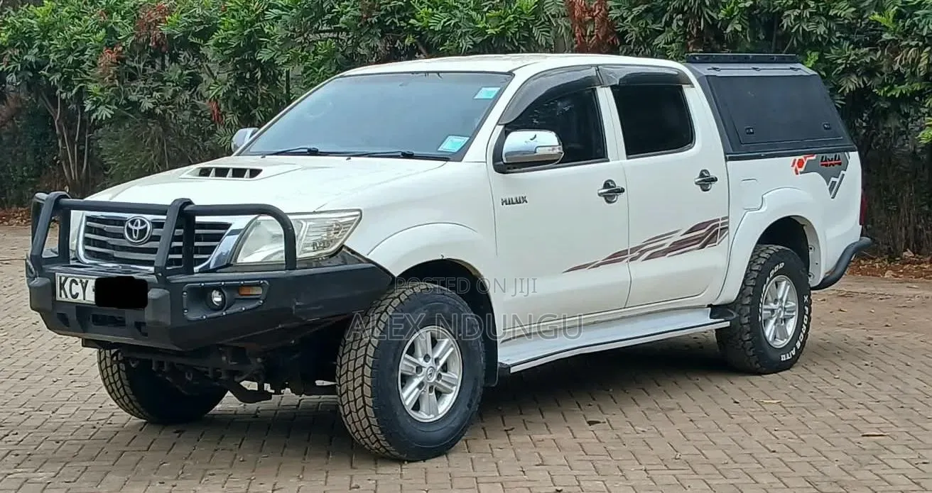 Toyota Hilux 2013 White