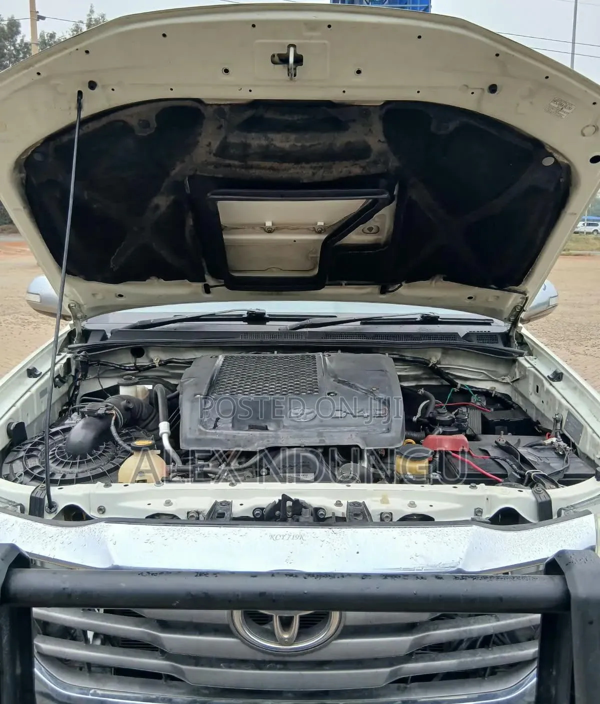 Toyota Hilux 2013 White