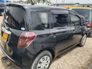 Toyota Ractis 2010 Black