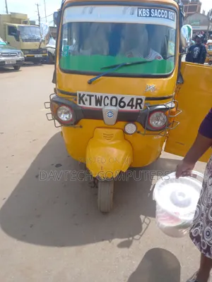 Piaggio Scooter 2022 Yellow