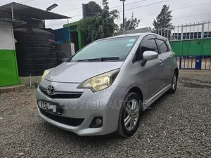 Toyota Ractis 1.5 FWD 2011 Silver