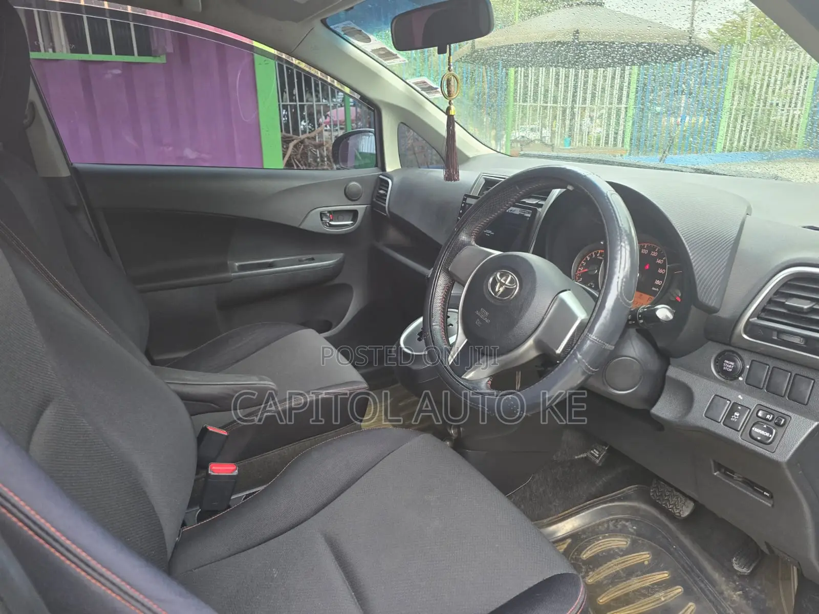 Toyota Ractis 1.5 FWD 2011 Silver