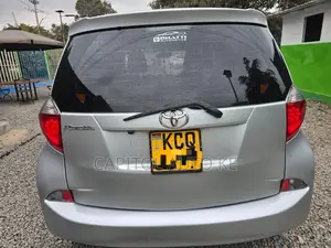 Toyota Ractis 1.5 FWD 2011 Silver
