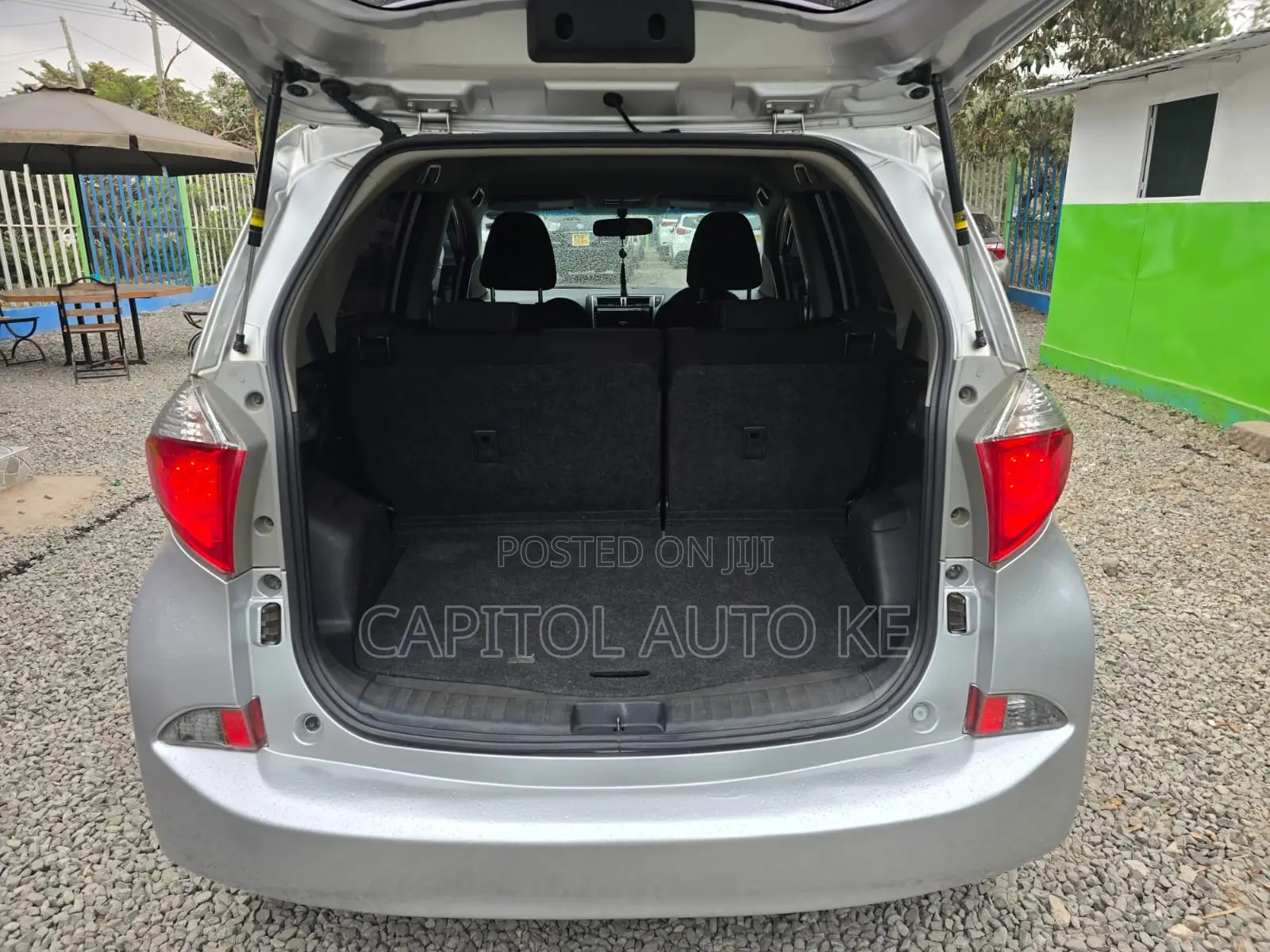 Toyota Ractis 1.5 FWD 2011 Silver