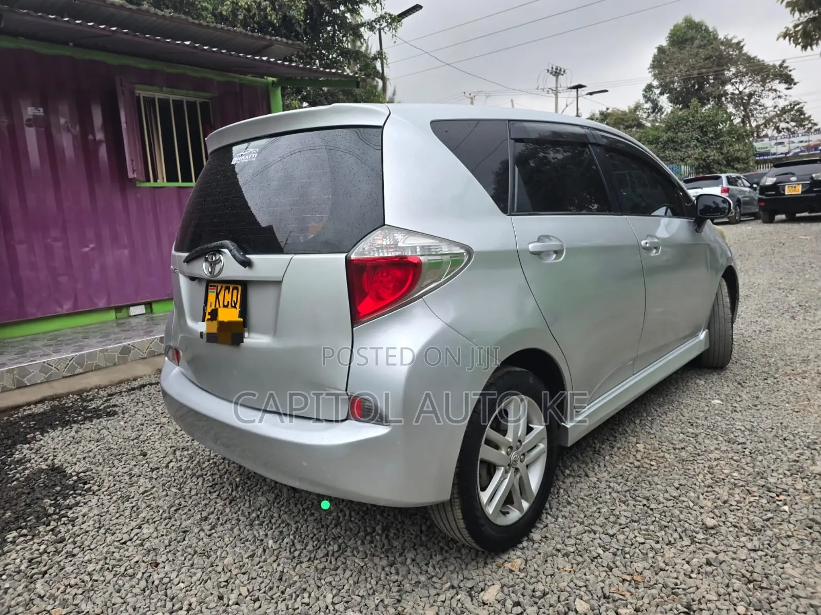 Toyota Ractis 1.5 FWD 2011 Silver