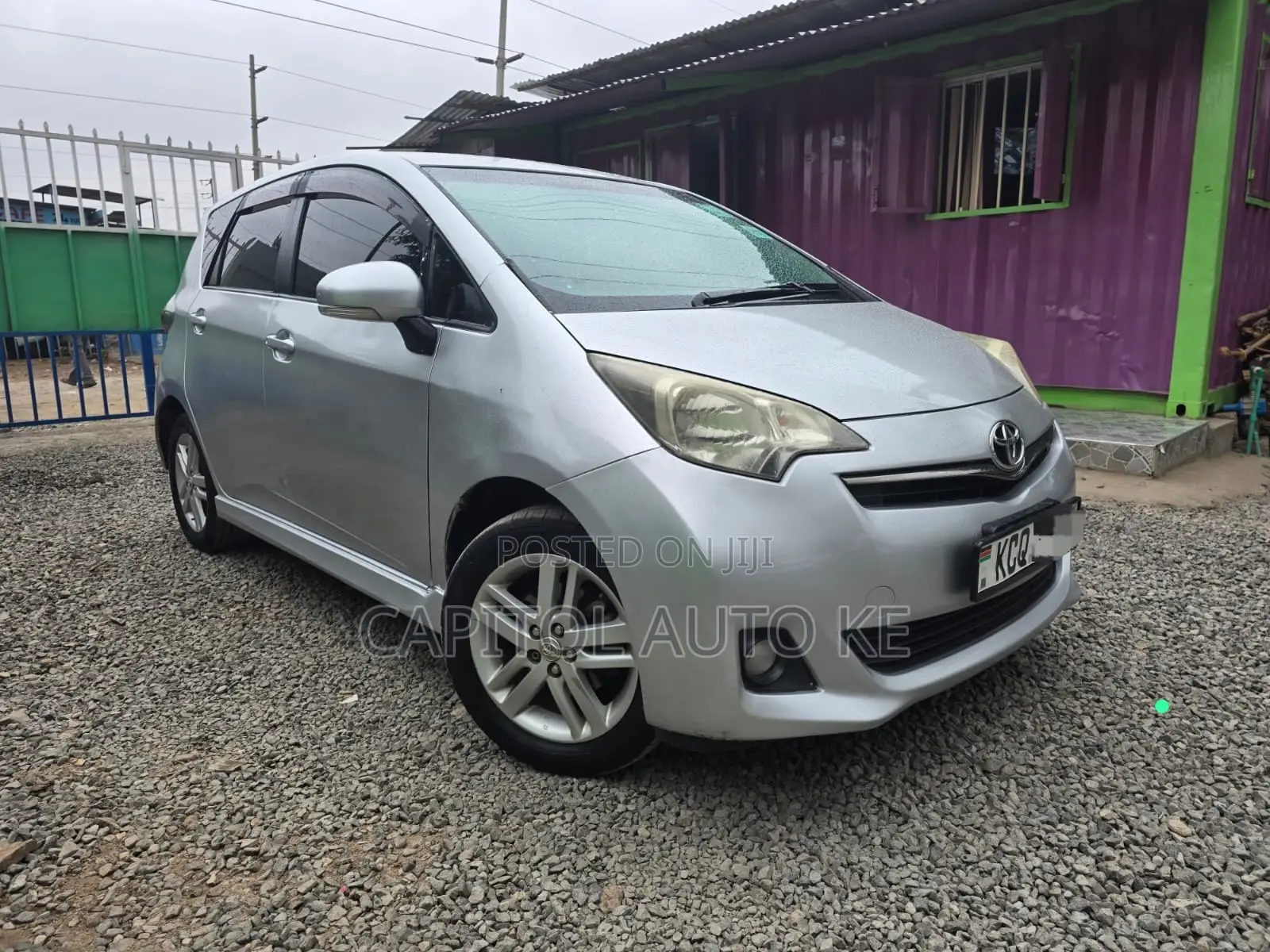 Toyota Ractis 1.5 FWD 2011 Silver