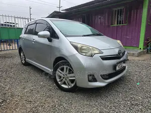 Toyota Ractis 1.5 FWD 2011 Silver