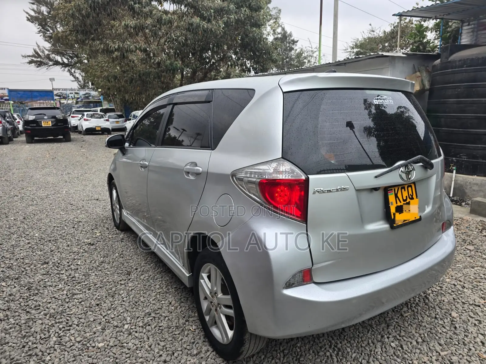 Toyota Ractis 1.5 FWD 2011 Silver