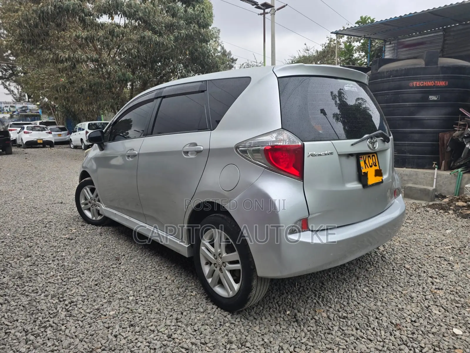 Toyota Ractis 1.5 FWD 2011 Silver