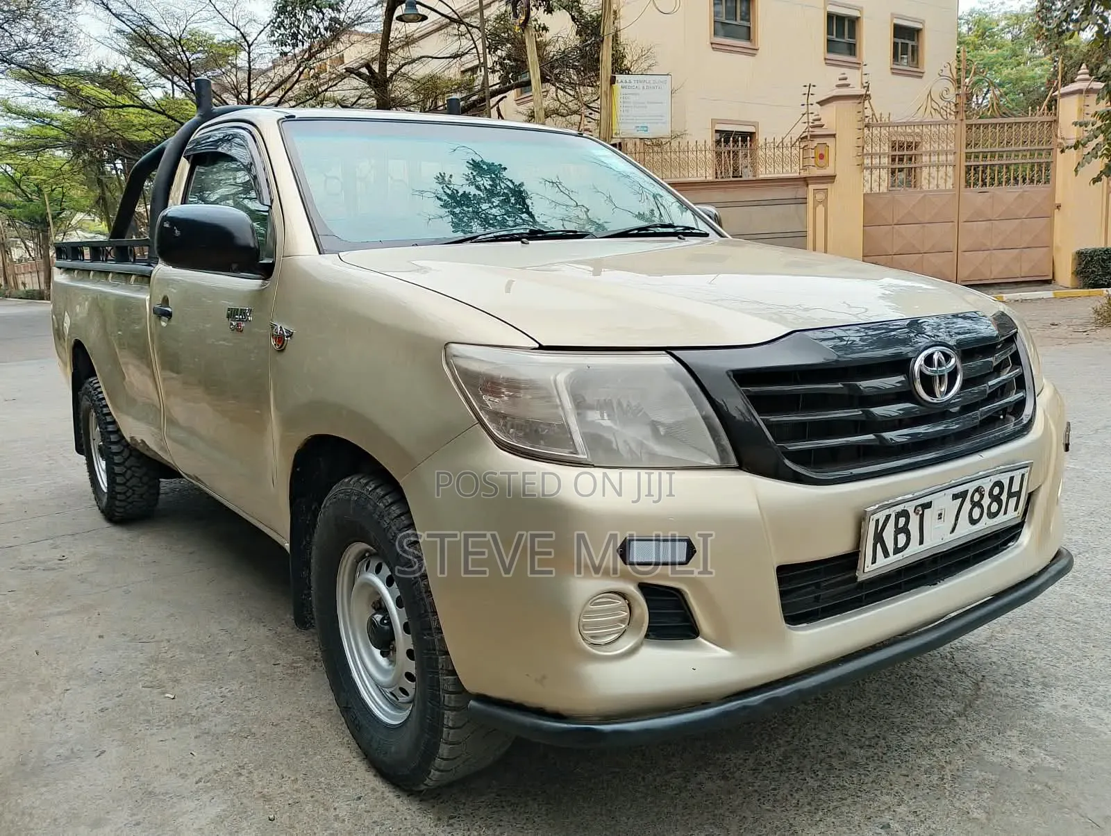 Toyota Hilux 2012 Gold