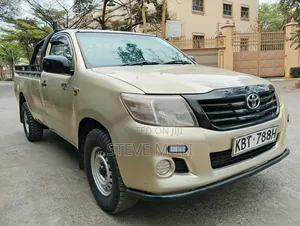 Toyota Hilux 2012 Gold