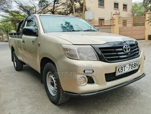 Toyota Hilux 2012 Gold