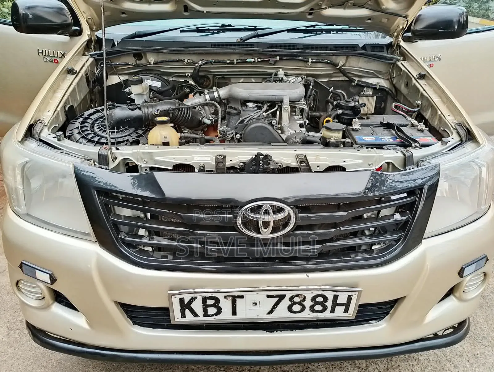 Toyota Hilux 2012 Gold
