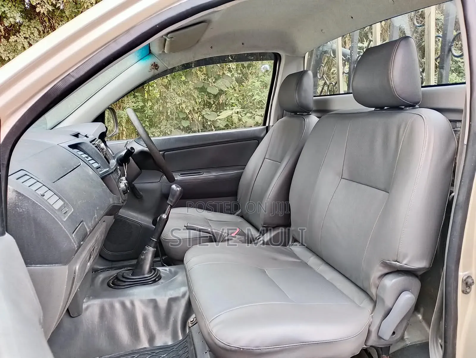 Toyota Hilux 2012 Gold