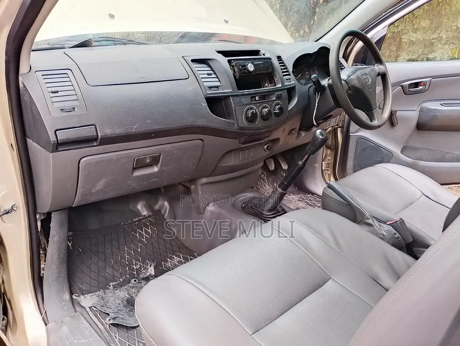 Toyota Hilux 2012 Gold